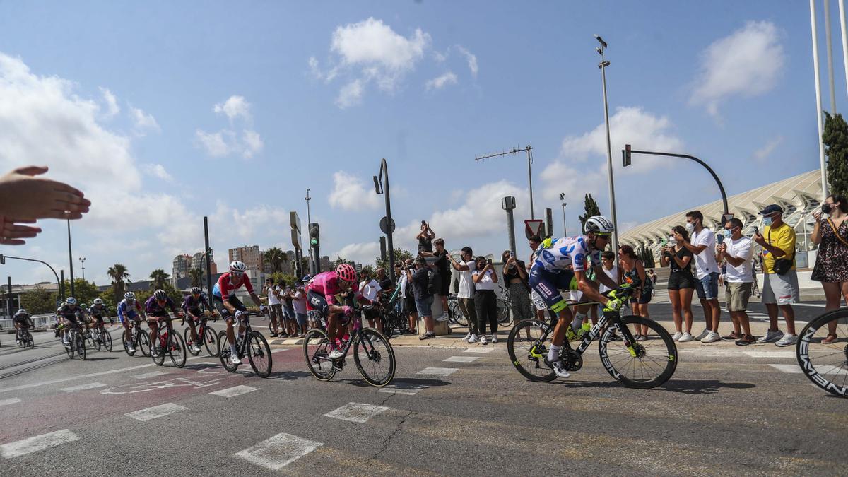 La Vuelta a España recorre Requena y atraviesa Cullera