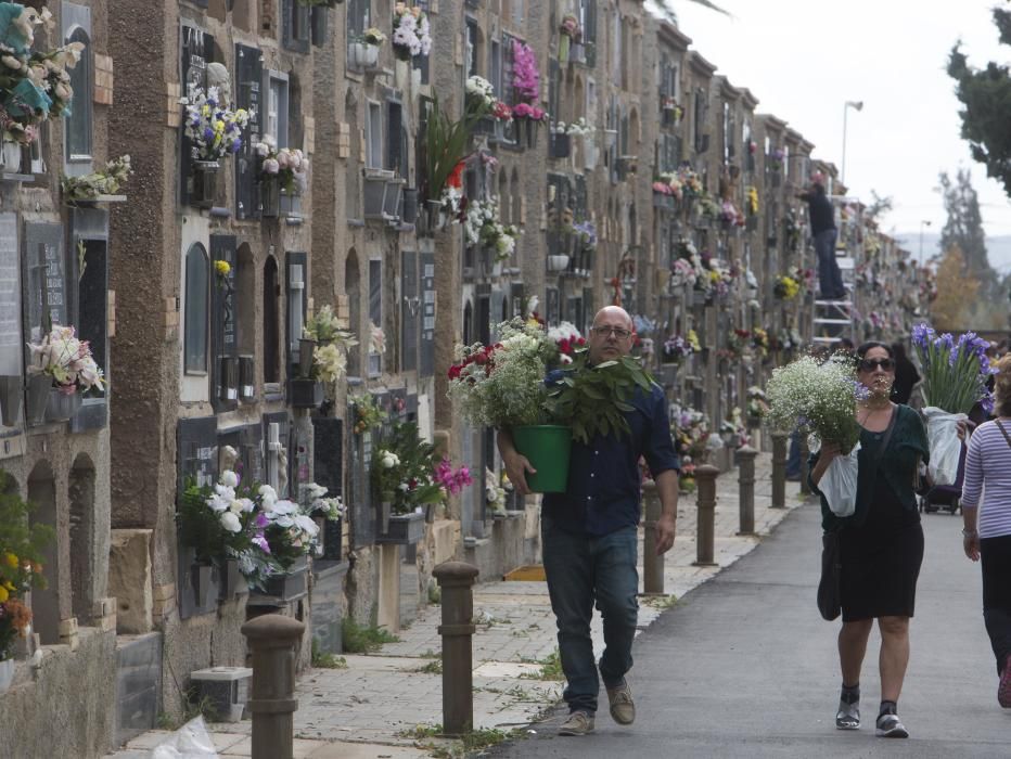 El cementerio de Alicante, a reventar