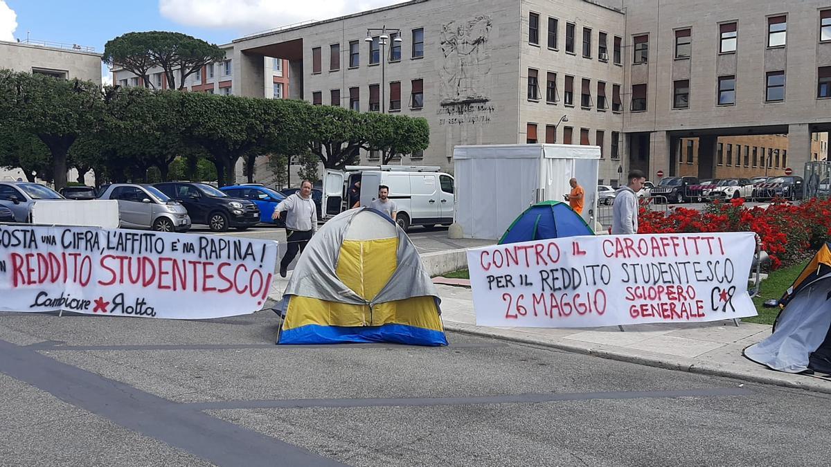 Acampada de protesta de los estudiantes en Roma.