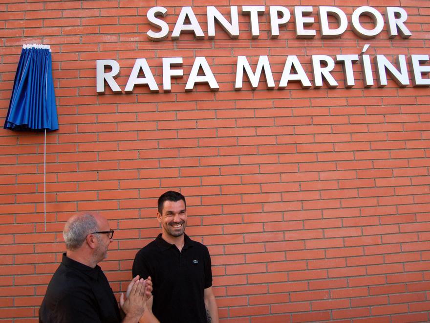 Santpedor bateja amb el nom de Rafa Martínez el seu pavelló (2016)