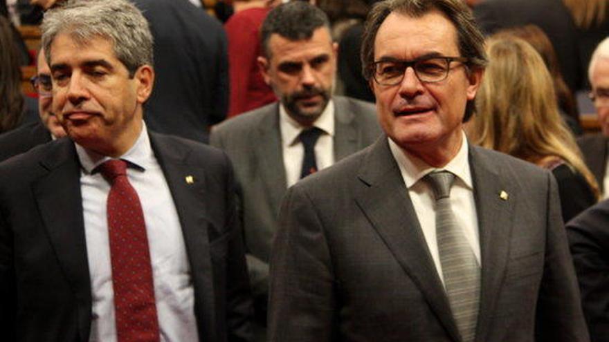 Artur Mas, sortint de l&#039;hemicicle