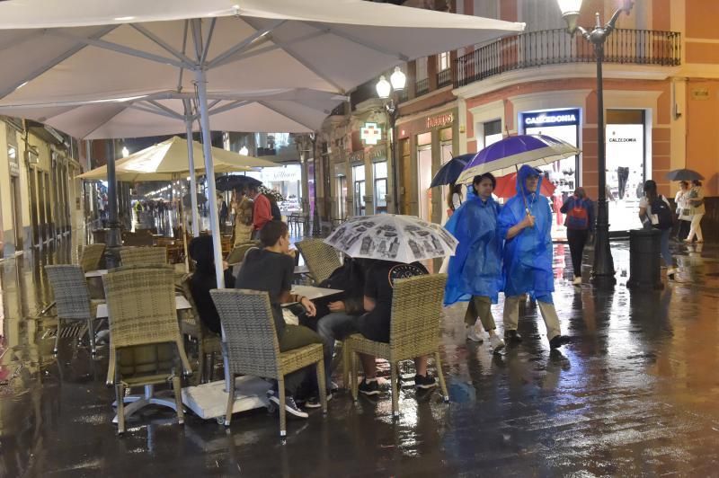 19-10-2018 LAS PALMAS DE GRAN CANARIA. Lluvia en la ciudad. Fotógrafo: ANDRES CRUZ  | 19/10/2018 | Fotógrafo: Andrés Cruz