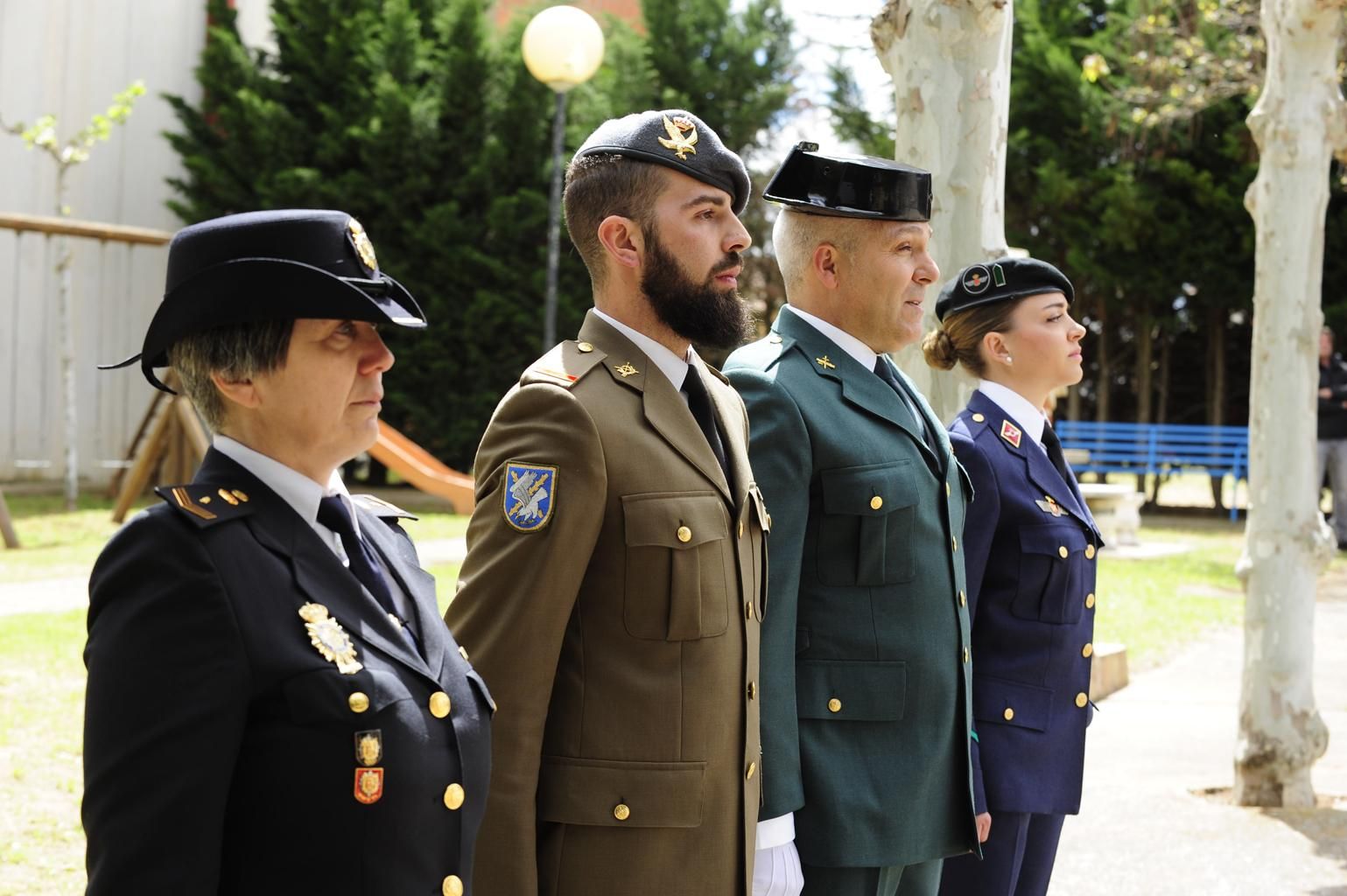 Izado de bandera en Burganes de Valverde