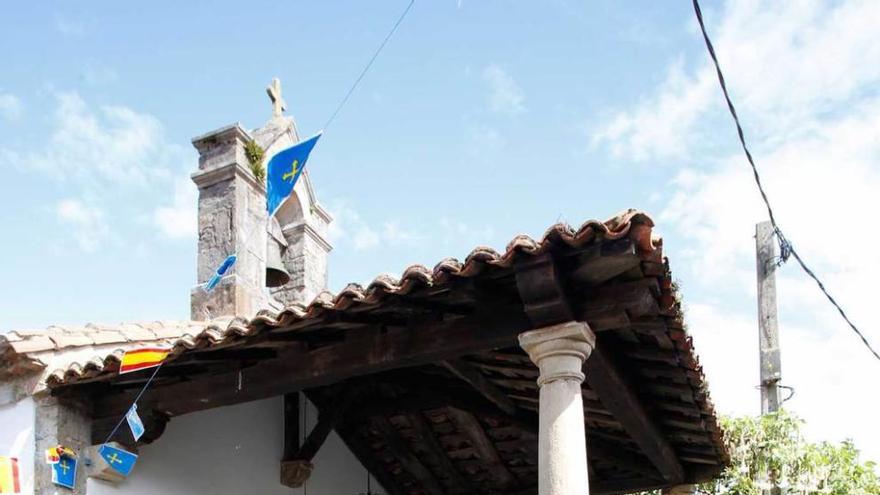 Un momento de la misa en la capilla de los Remedios.