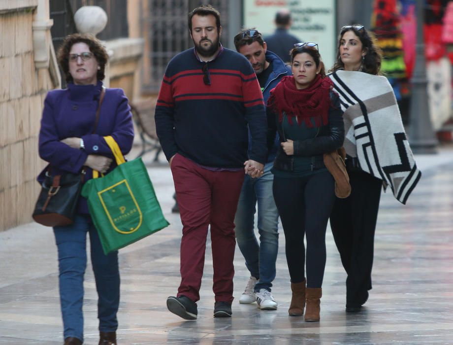 Bajada de temperaturas generalizada que se deja sentir en las calles de Málaga, aunque sin riesgo de precipitaciones