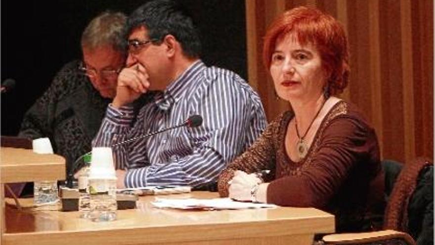 L&#039;extinenta d&#039;alcalde, Lourdes Fàbrega, asseguda a partir d&#039;ara al costat del grup del PP i separada del PSC.