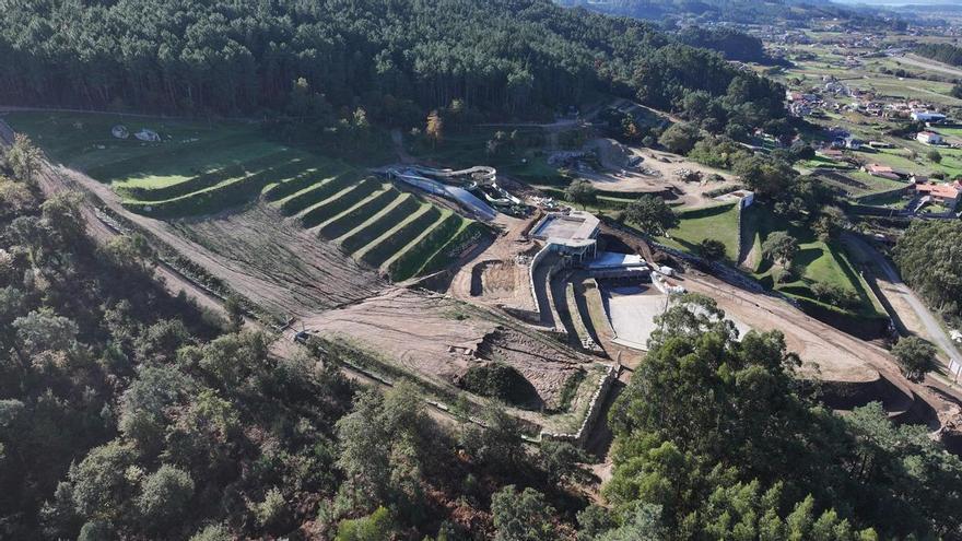 Alcral supedita la apertura del parque acuático de Meis en junio a un acuerdo con la parcelaria