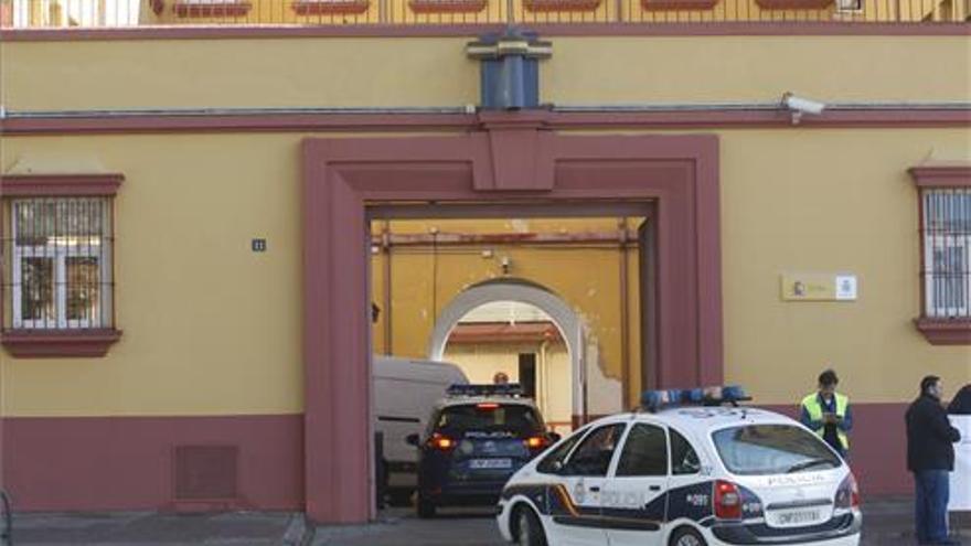 Detenido por robar un móvil a punta de navaja en Gran Capitán