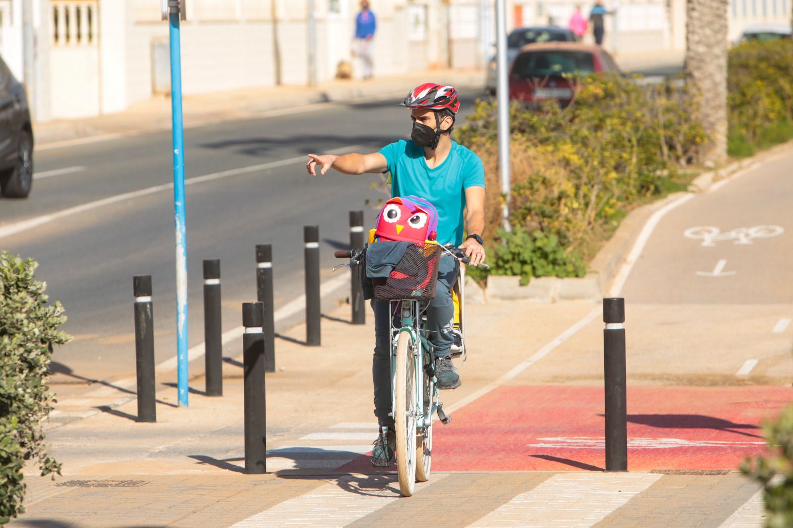 Ambiente primaveral en la playa de San Juan el primer sábado de febrero