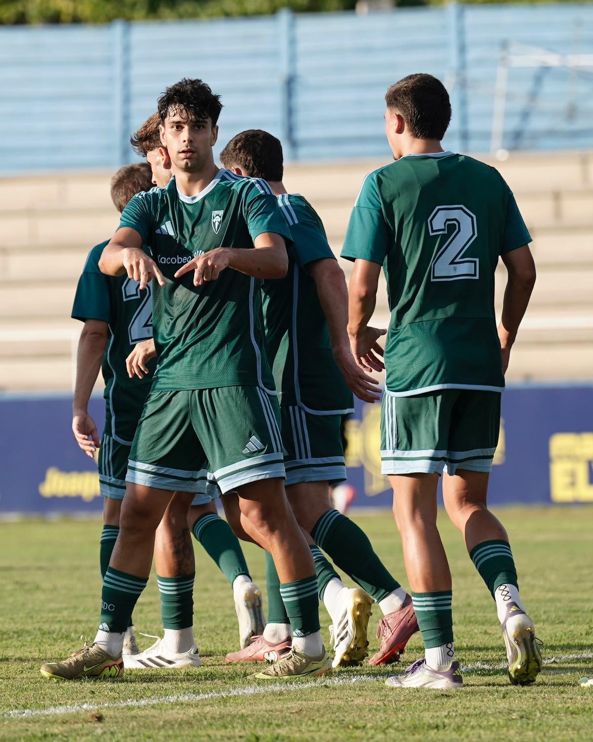 El Compos supera una nueva prueba de pretemporada: el Triangular Vila de Cambados, en imágenes