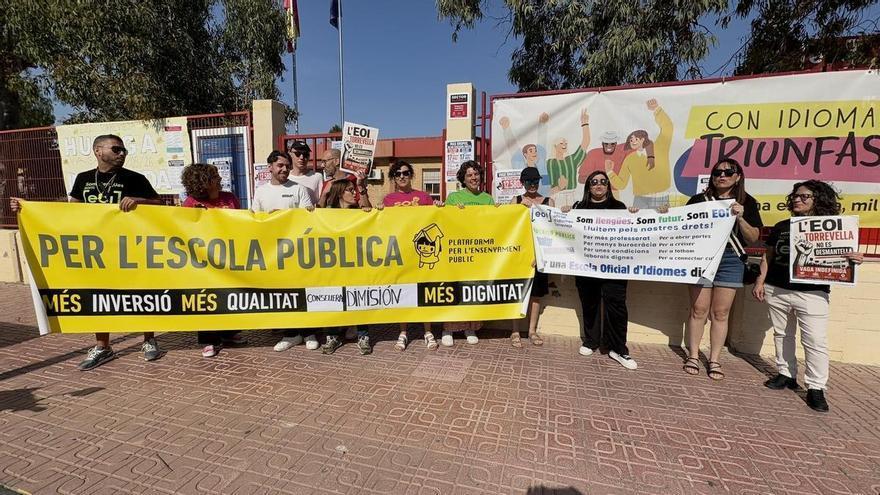 La movilización de los docentes se intensifica las Escuelas Oficiales de Idiomas: la protesta suspende las pruebas orales en Torrevieja