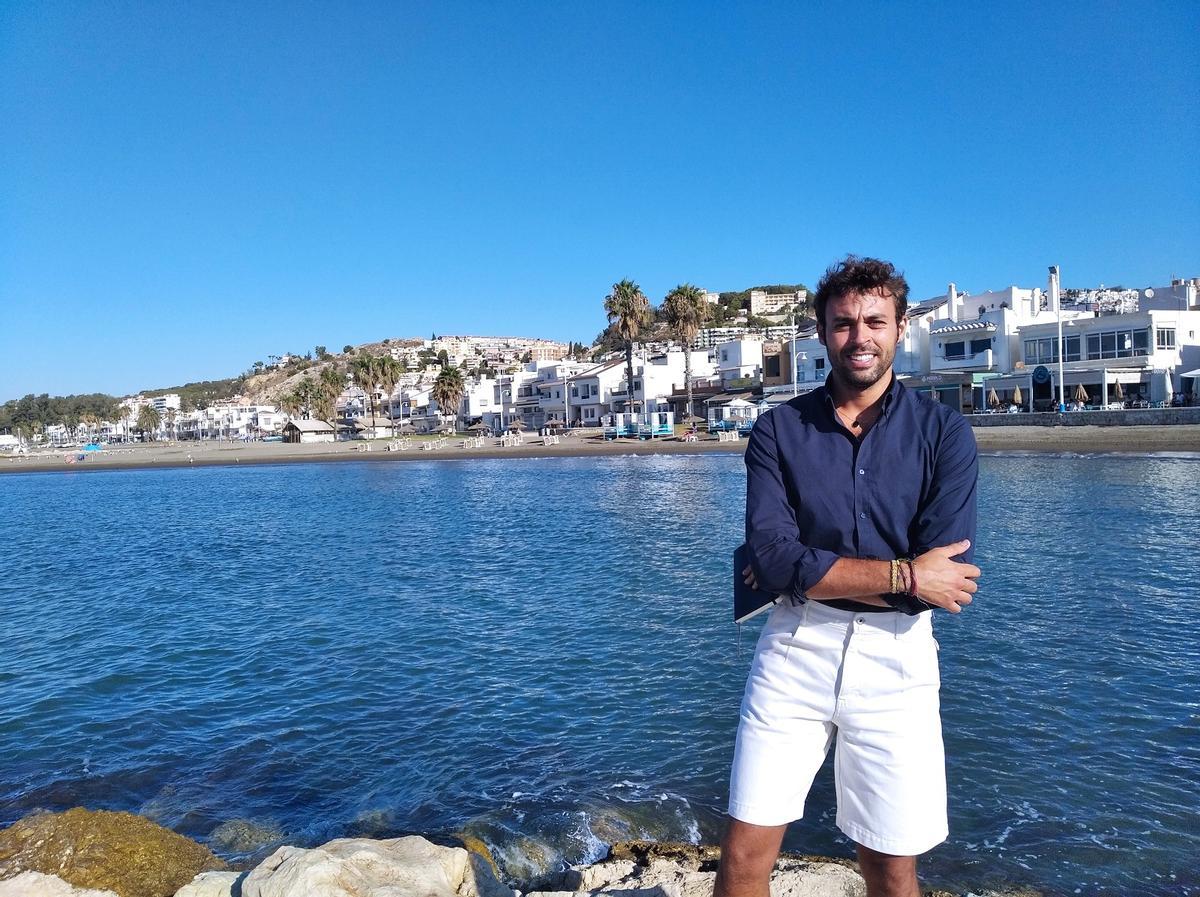 Francisco Ortega Ruiz el pasado lunes, delante de las antiguas casas de pescadores del paseo marítimo de Pedregalejo