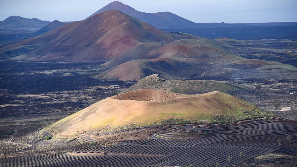 Vistas de la montaña de Tamia, en el parque nacional de Timanfaya