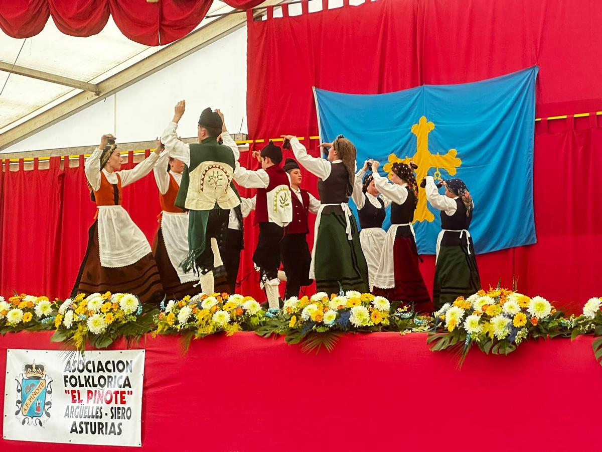 EN IMÁGENES: Festival folclórico infantil en Argüelles