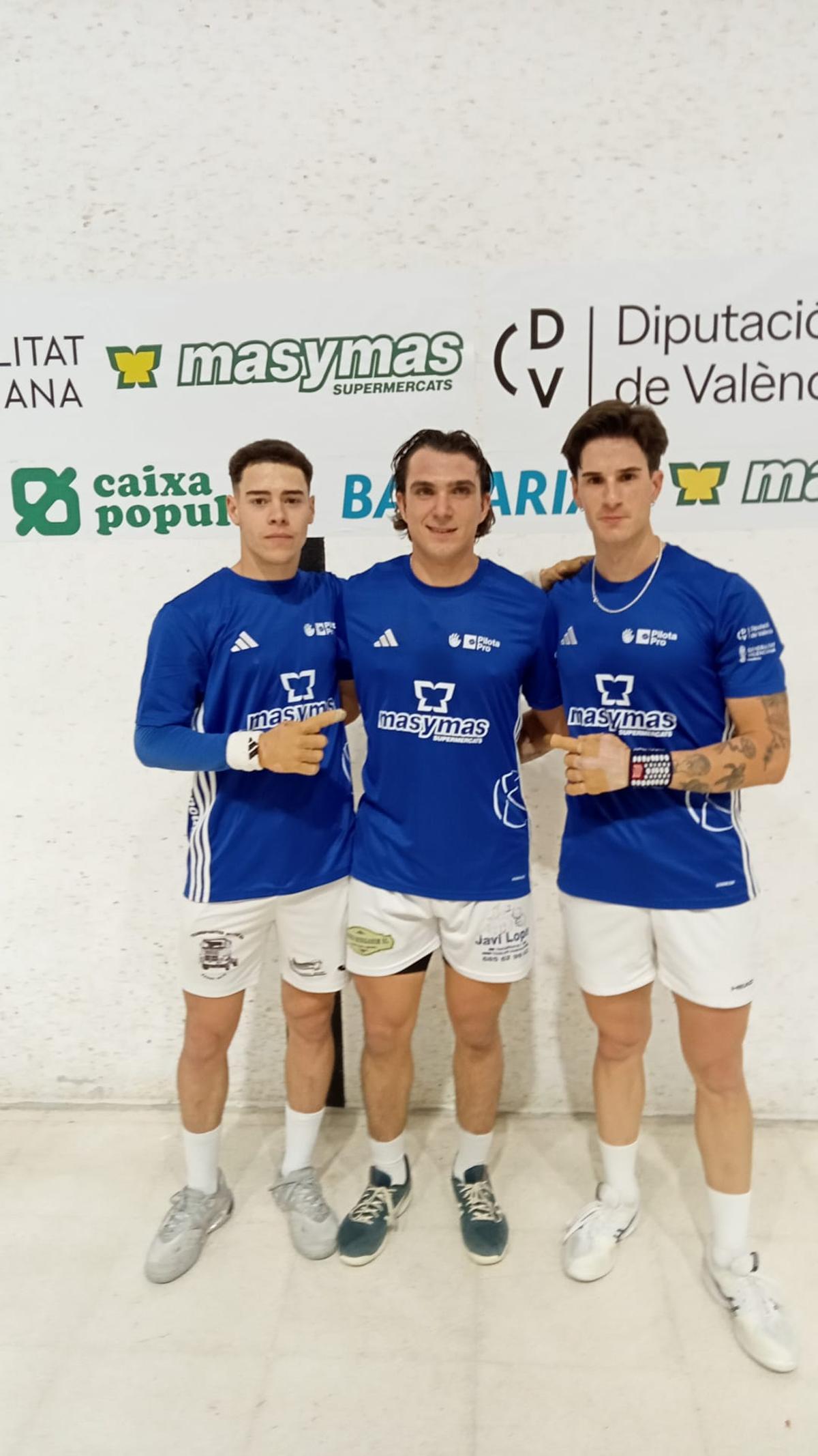 Alejandro, Murcianet i Vicent, al finalitzar la seua semifinal del IX Trofeu masymas Supermercados