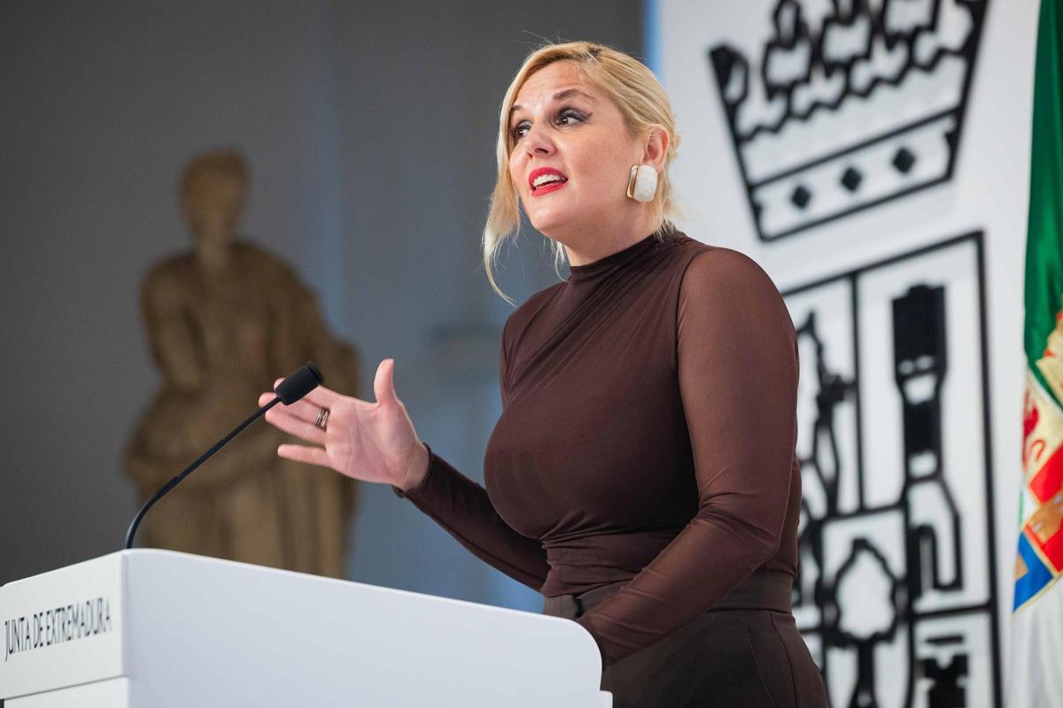 La portavoz de la Junta, Elena Manzano, en rueda de prensa.