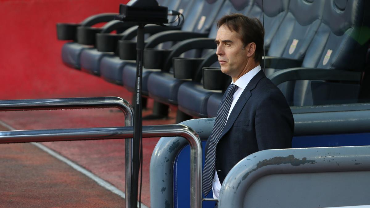 Julen Lopetegui, entrenador del Sevilla, en el Camp Nou