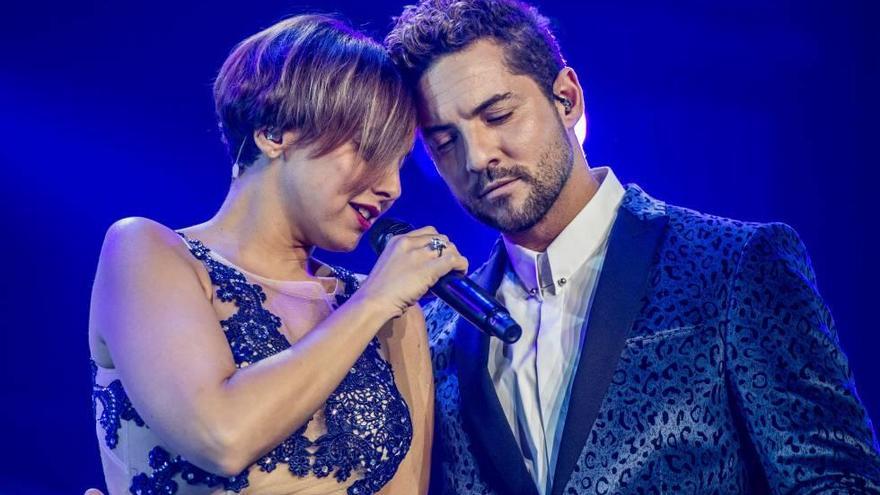 Cheno y David Bisbal en el concierto del reencuentro // FARO