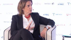 La vicepresidenta tercera y ministra para la Transición Ecológica, Teresa Ribera, interviene durante un desayuno informativo de Europa Press, en el Hotel Rosewood Villa Magna, a 3 de abril de 2024, en Madrid (España).