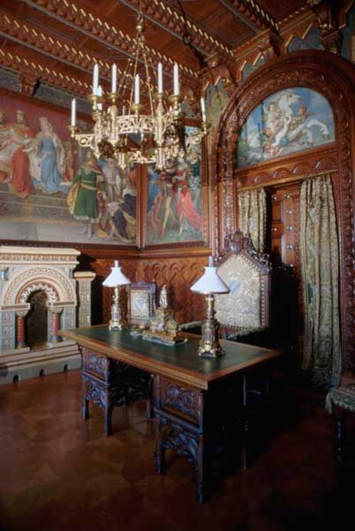 El Estudio de Luis II en el Castillo de Neuschwanstein fue construido en estílo románico en roble.