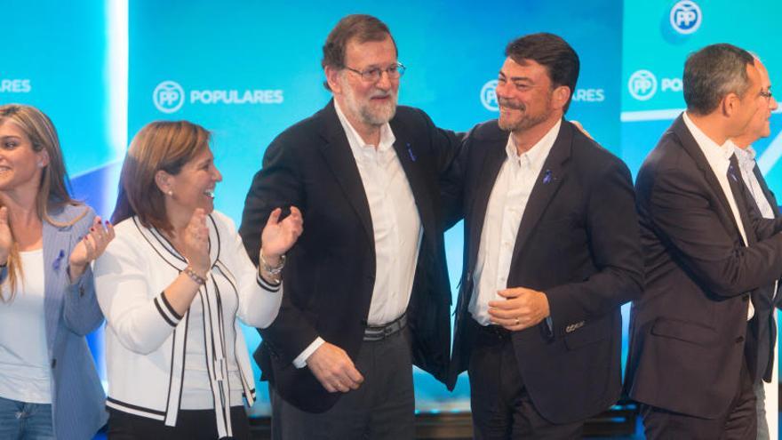 Rajoy abre la batalla electoral en Alicante con una ofensiva contra el Consell por la lengua