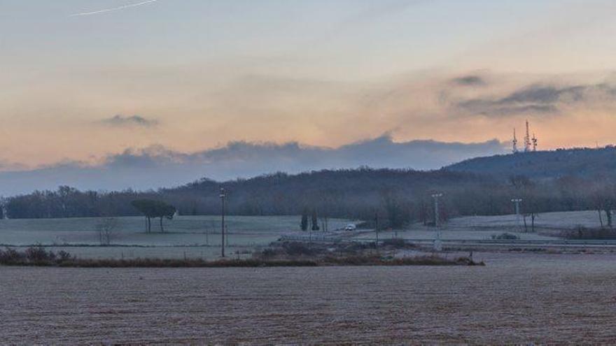 Un camp del Moianès amb gebrada, a una temperatura de -2 ºC, ahir a la matinada