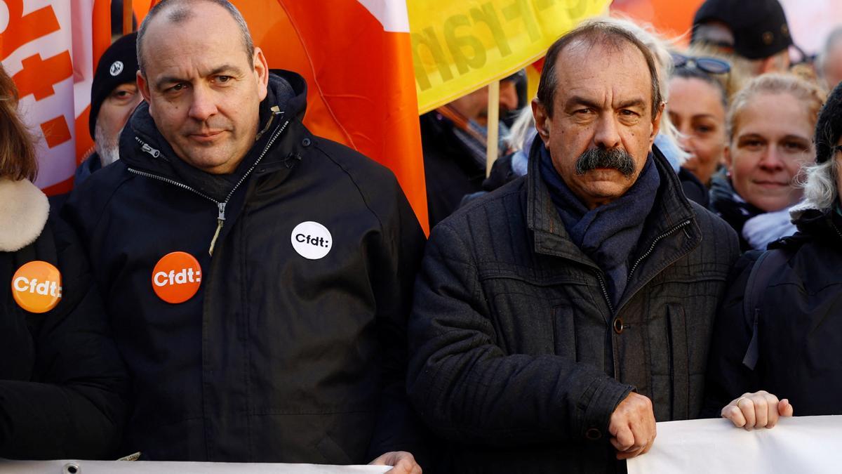 El líder del sindicato CFDT, Laurent Berger, y el de la CGT, Philippe Martinez, durante la manifestación contra la reforma de las pensiones el pasado 7 de febrero en París.