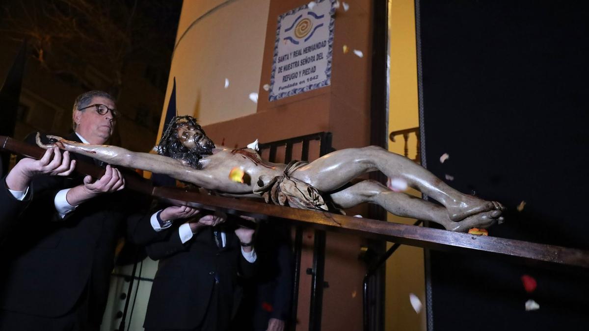 En imágenes | Vía Crucis de Nuestra Señora de la Piedad en Zaragoza