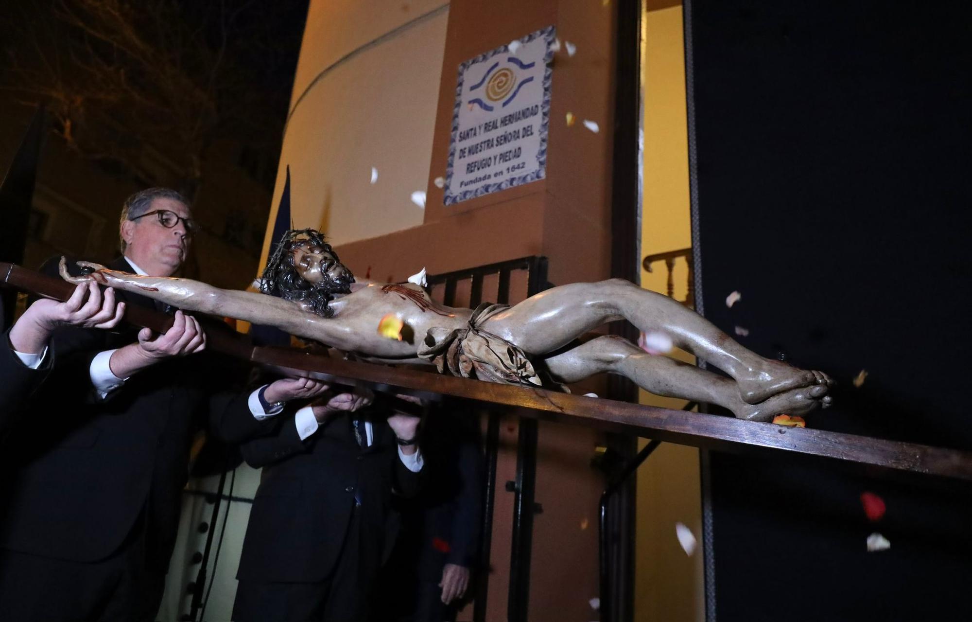 En imágenes | Vía Crucis de Nuestra Señora de la Piedad en Zaragoza