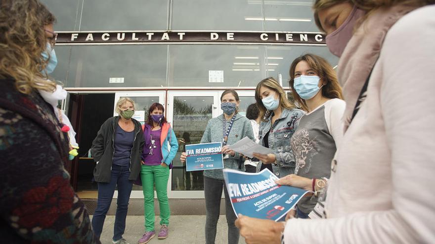 Concentració a la UdG per a la readmissió de la investigadora que va denunciar discriminació laboral