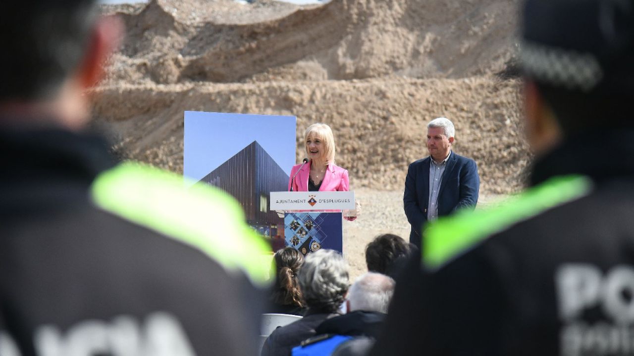 La alcaldesa, Pilar Díaz, durante el anuncio de la construcción de la nueva comisaría