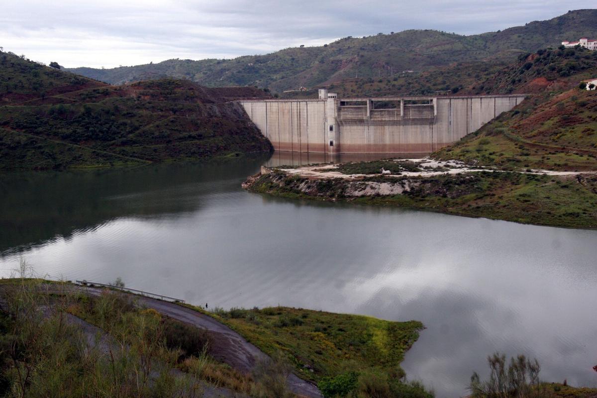 Imagen de archivo de la presa de Casasola, en Málaga.