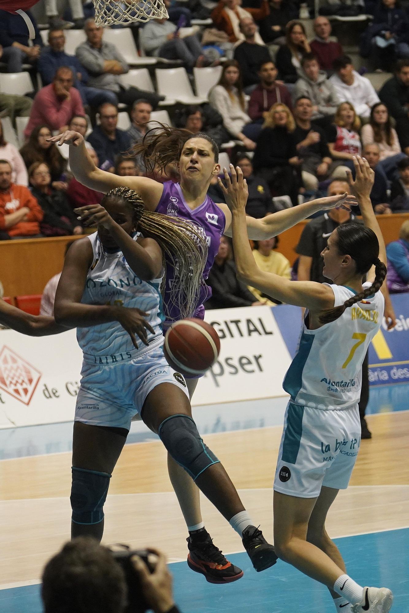 Totes les imatges del partit de l'Uni Girona contra el Jairis a Fontajau