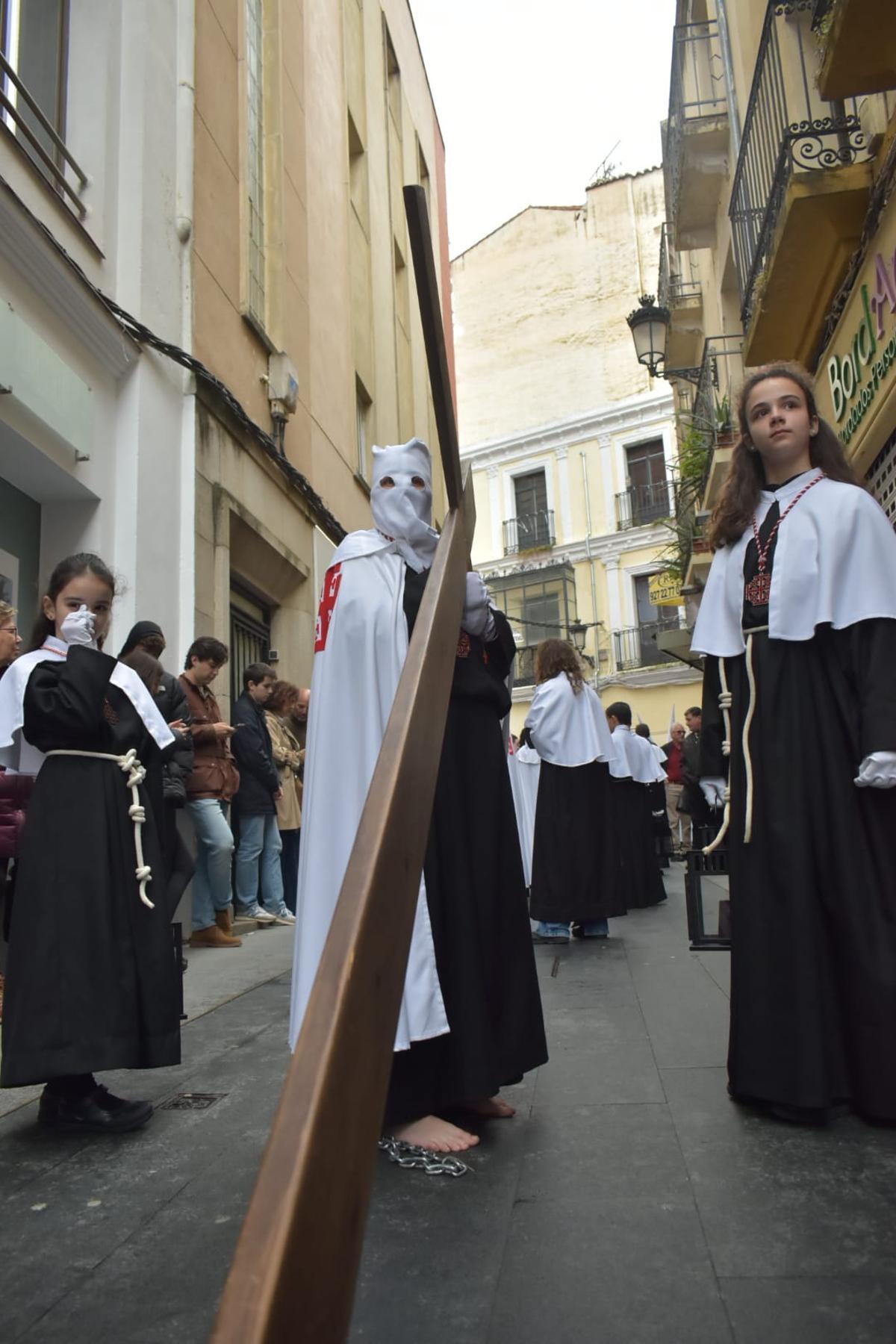 Hermanos durante la procesión.