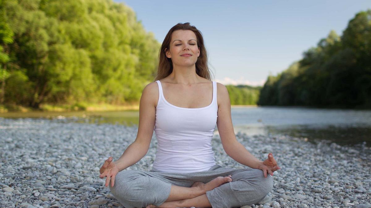 El yoga te ayudará a ganar flexibilidad.