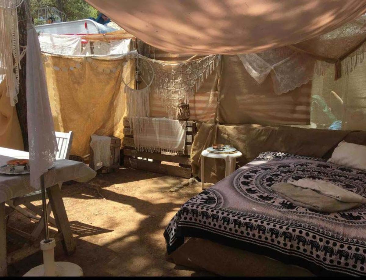 Celdas y tipis a precio de suite en Ibiza