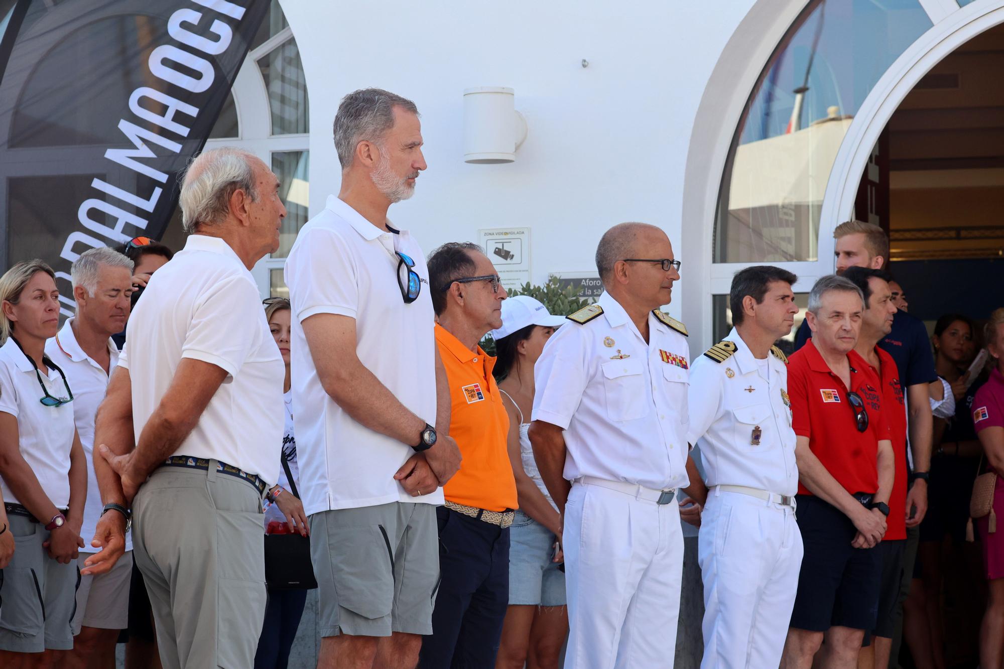 El Rey preside un tributo a la Armada por competir 40 años en la Copa del Rey