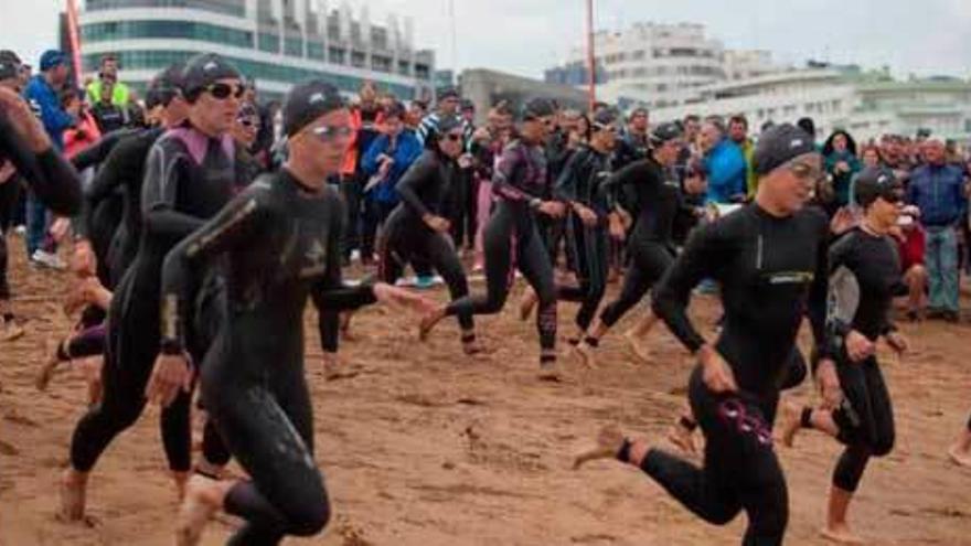 Salida de un triatlón en Poniente.