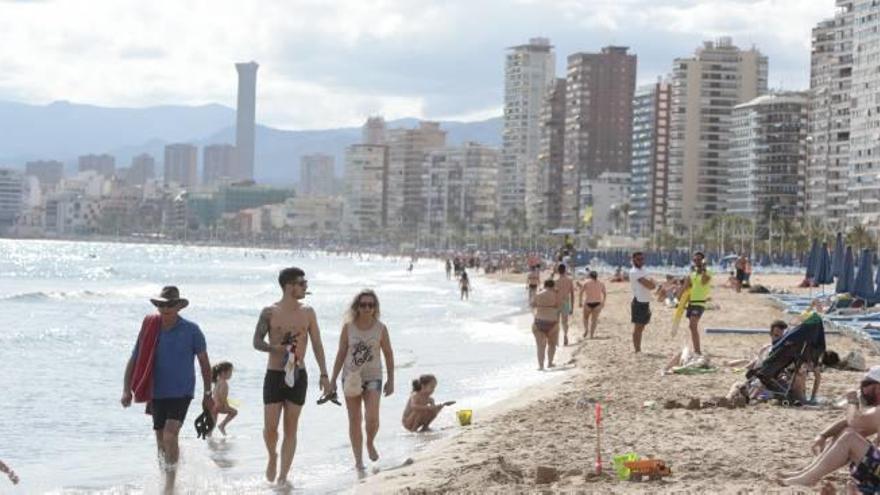 Los arenales de Benidorm carecen de juegos por los retrasos en la concesión.