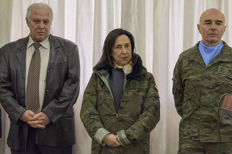 La ministra Robles visita a los soldados de la Brigada X en Líbano