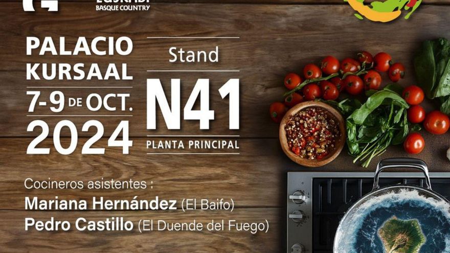 Los responsables del Congreso con el cartel promocional.