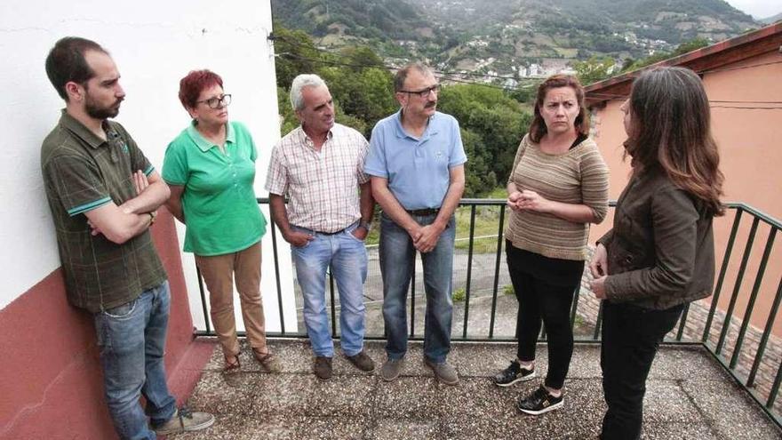 De izquierda a derecha, Héctor Piernavieja, María Gloria Velasco, Miguel Ángel Gómez, Gaspar Vázquez, Patricia Díaz y Lorena Gil, ayer, en Boo.