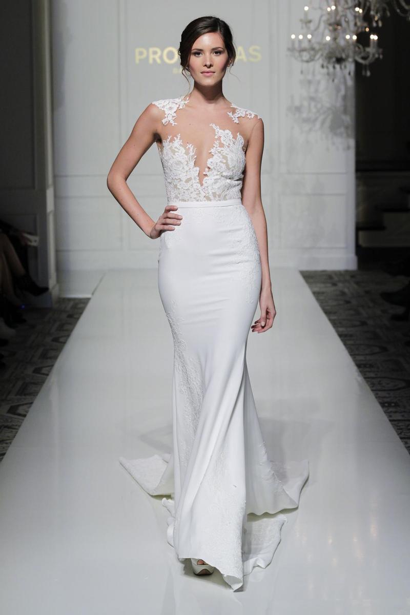 Pronovias New York Bridal Fashion Week 2015 vestido en líneas femeninas