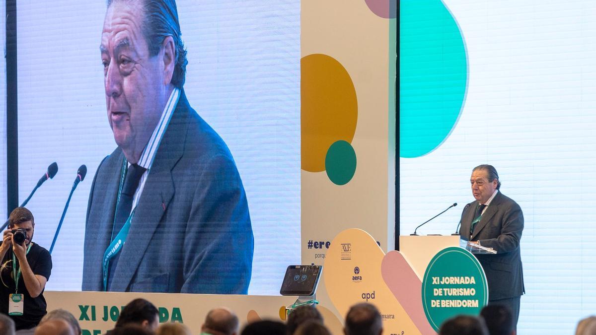 Boluda (AVE) lanza un alegato a favor del turismo en Benidorm