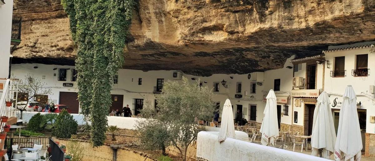 Setenil de las Bodegas, en Cádiz
