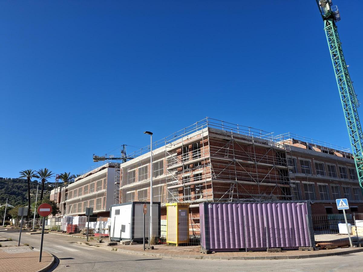 Las obras del hotel que da a la avenida dels Furs, arteria que une el pueblo y el puerto de Xàbia