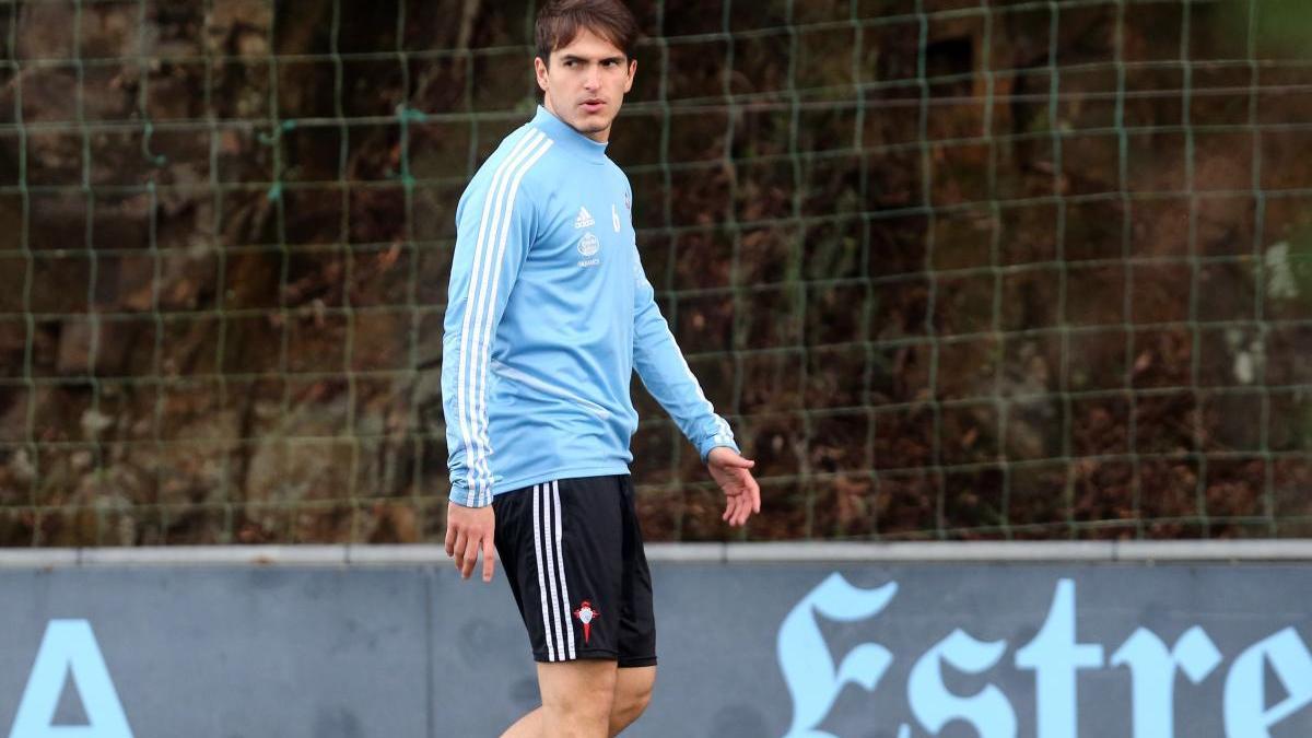 Denis Suárez, en un entrenamiento en A Madroa a principios de marzo. // Marta G. Brea