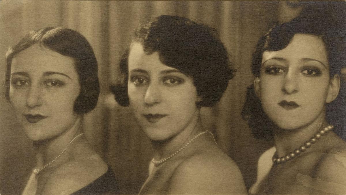 Helena Cortesina con sus hermanas, Ofelia y Angélica, en una de las películas de la primera cineasta española.