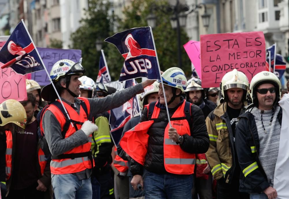 Manifestación de bomberos de toda España en Oviedo por Eloy Palacio