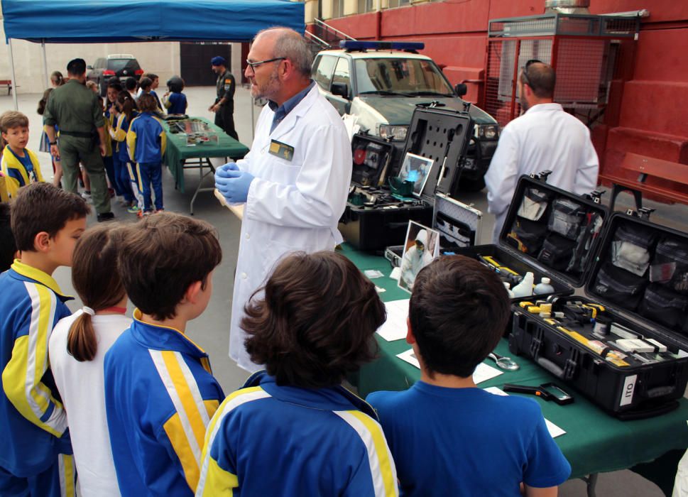 La Guardia Civil realiza una exhibición de medios técnicos y humanos en Capuchinos